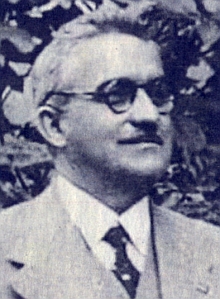 Jeho otec, řídící učitel Josef Holl
