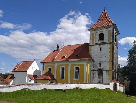 Kostel sv. Petra a Pavla ve Svérazi