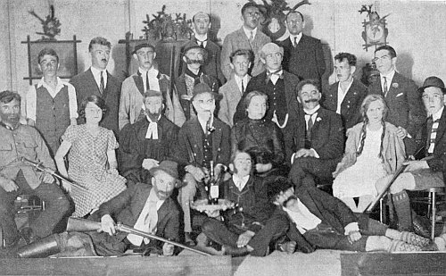 V roce 1929 v poslední řadě prvý zprava s herci místní "Theatergruppe der Jungmannschafts" při vimperském uvedení dramatu "Der Erbförster" (tj. "Dědičný lesník"), jehož autorem je Otto Ludwig (1813-1865)