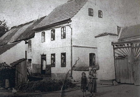 Několik usedlostí ve starých Chřebřanech s výhradně německojazyčnými majiteli