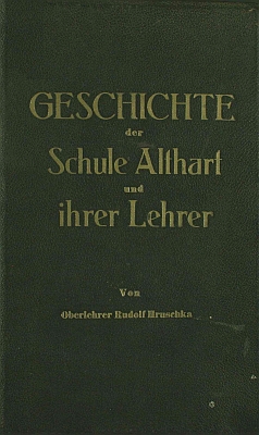 Vazba kroniky německé školy ve Starém Hobzí, kde působil, a jeho podpis v ní