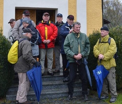 S přáteli z undorfského turistického sdružení "Stoatstreiber" na snímku z roku 2016, jako jeho vůdčí postava by mohl být ten v červené bundě uprostřed