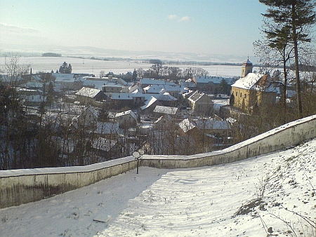 Rodný Úsov v pohledu od zdejšího zámku