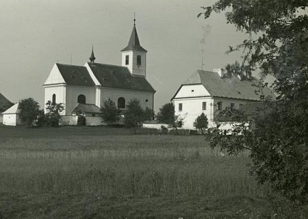 Kostel Navštívení Panny Marie v Ondřejově na snímu Franze Seidela z konce třicátých let 20. století...