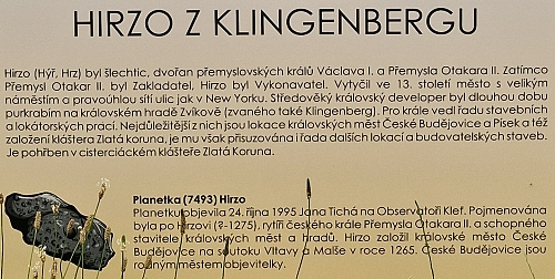 Venkovní výstava u českobudějovické hvězdárny v roce 2025 připomněla Hirza i planetku, která je po něm pojmenována