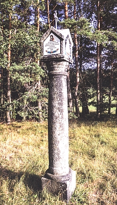 Boží muka nad vsí Mýtiny, přemístěná sem z Dlouhé Stropnice