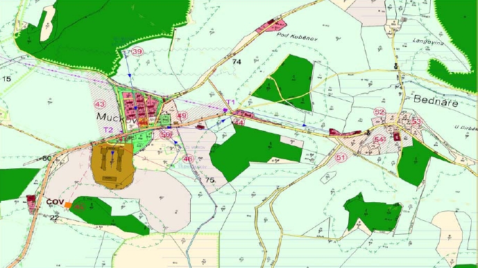 Lokalizace obce Bednáře, vpravo od čísla 54 v kroužku je patrný červený půdorys Maurerových "vierkantu"  (viz i Ernst Kurz)