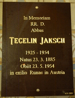 Pamětní deska na hřbitovní kapli sv. Anny při klášterním kostele vyšebrodském svědčí o jeho úmrtí v rakouském exilu roku 1954