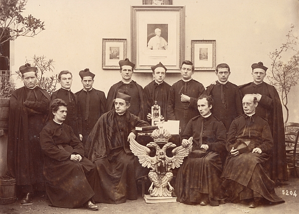 Na skupinové fotografii s kolegy z papežské koleje Anima, z níž je pořízen i výřez výše, sedí druhý zleva - snímek vznikl pravděpodobně během jeho druhého působení v Římě, kdy byl prorektorem a později rektorem koleje (1871-1888)