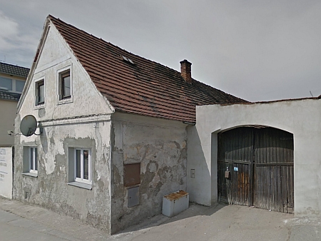 Google Street View zachytil dům čp. 5 ve Vrátě v dubnu 2012