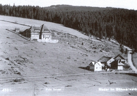 Klostermannova chata v Modravě, za druhé světové války přezvaná "v Říši"
na "Deutsches Berghotel", zde na pohlednici Josefa Seidela z roku 1927