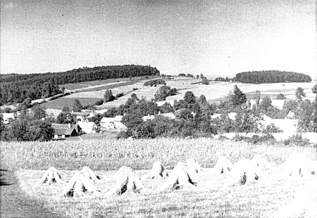 Pohled na Konratice od západu "mezi válkami"