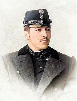 Podobenka mladého Jaroslava Haněla, který byl mj. jedním ze zakládajících členů Národní jednoty pošumavské, v uniformě buquoyského lesního rady