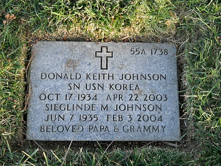 Hrob Sieglinde a Donalda Johnosonových na hřbitově Riverside National Cemetery v Kalifornii