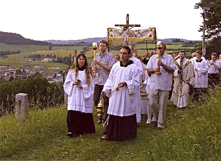 Procesí Božího Těla u poutní kaple sv. Andělů Strážných v Sušici roku 2012