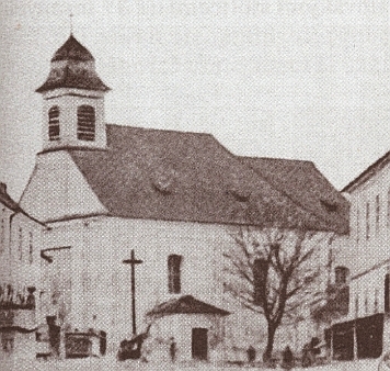 Kostel sv. Anny v Pěkné před přestavbou v roce 1903...