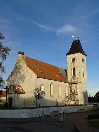 Kostel Nanebevzetí Panny Marie v Dubném, kde byl pokřtěn