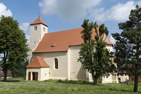 ... a kostel Nanebevzetí Panny Marie v Bukovci