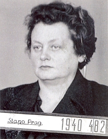 Milena Jesenská na snímku služebny pražského gestapa z roku 1940