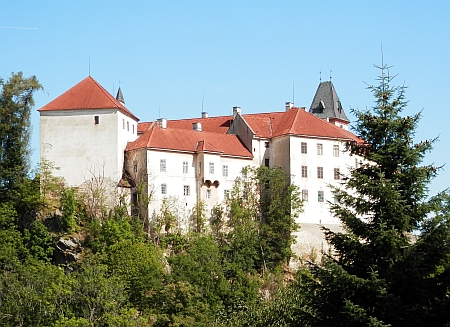 Haselburg a vimperský zámek na snímcích z roku 2017