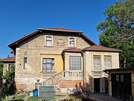 Úmrtním domem matčiným, byl dům se starým čp. 595, dnes 2020/9 - Kendeho vila