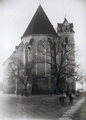 Kostel sv. Apolináře na Velkém předměstí v Horšovském Týně, kde byl pokřtěn