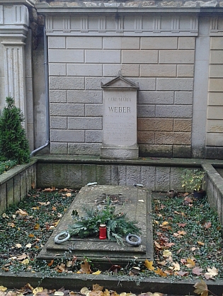 ... a hrob Carla Marii von Webera na tamním Starém katolickém hřbitově
