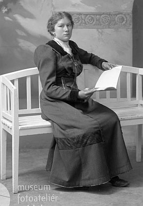 Budoucí manželka Josefa Grillová z Kyselova u Seidelů roku 1915