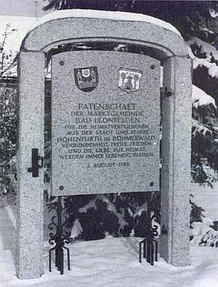 Památník patronátu Bad Leonfelden nad vyhnanci z Vyššího Brodu, zbudovaný v roce 1985