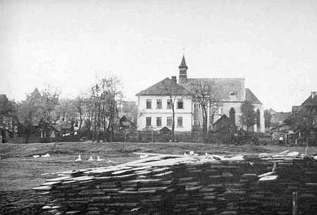 V Pleši bývaly dva kostely, na snímcích je ten zasvěcený Panně Marii Pomocné...