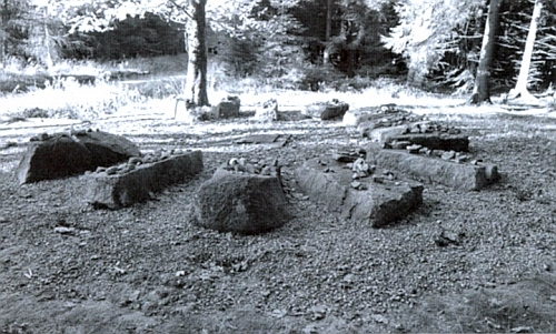 Památník zaniklé obce Litrbachy a také symbolické hroby 12 žen, které u nedalekého Zaječího vrchu zahynuly při pochodu smrti v roce 1945