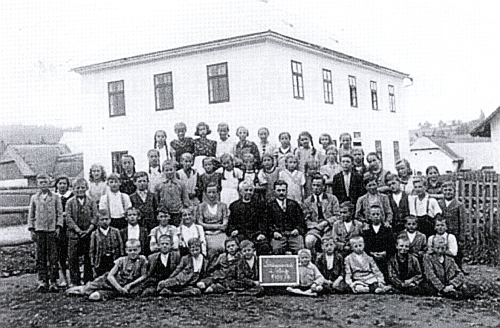 Někdejší škola v Květné a její učitelé a žáci...