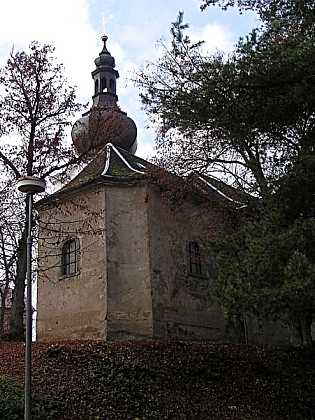 Kostel svatého Archanděla Michaela v Dubci před obnovou