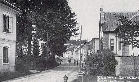 ... a střední část tzv. Bahnhofstraße i s ním na staré pohlednici