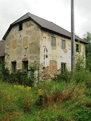 Částečně zachované původní stavení v Jistebníku