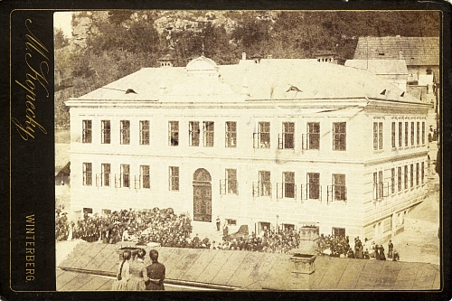 Vimperská škola, na které působil na snímku ze 14. září 1886