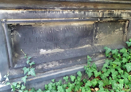 Hrob na pražských Olšanských hřbitovech