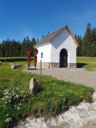 Nová kaplička na místě, kde stávala ve Filipově Huti kaple původní a Kortusův statek