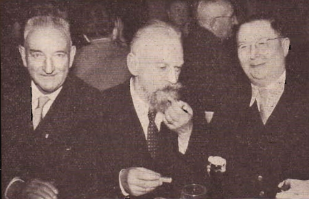 Setkání tří přátel roku 1954 na 6. setkání vimperských vyhnanců v bavorském Pasově roku 1954: odleva Hans Kotschwara, Felix Pohl a Rupert Steinbrener