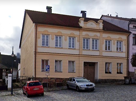 Rodný dům čp. 20 na vimperském náměstí, jak jej zachytil Google Street View