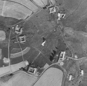 Svánkov, odkud pocházela jeho manželka, na leteckých snímcích z let 1949 a 2008