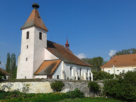 Strýčický kostel sv. Petra a Pavla před obnovou ...