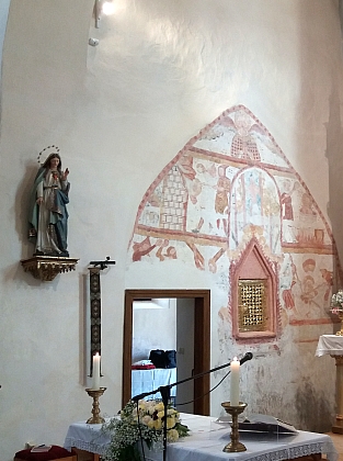V letech 2013-2023 byl strýčický kostel společným úsilím místních a původních německých obyvatel i jejich potomků obnoven, odkryty byly i původní středověké fresky (viz i výše za oltářem)