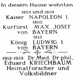 Pamětní deska, kterou na náměstí v Braunau am Inn odhalil na domě čp. 34 Aldemar Schiffkorn, svědčí o tom, že Kriechbaum zde pobýval v letech 1913-1958