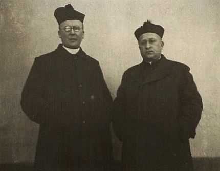 Jako provinciál oblátů zde se spolubratrem Paulem Jeanem na misii ve farnosti Červené Dřevo (Rothenbaum), kde pronesli v březnu roku 1935 dvacet čtyři misijních kázání