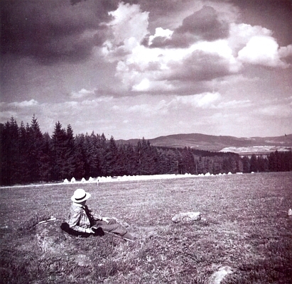 Na snímku ze Šumavy z fotoalba Emmy Haeselové