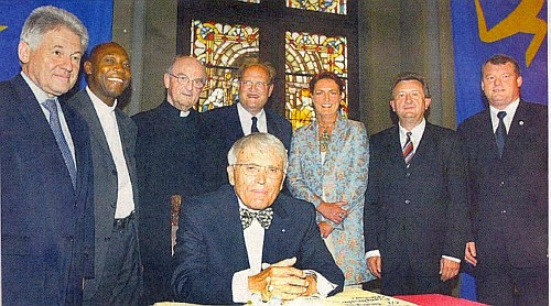 Při zahájení Evropských kulturních dnů v Pasově 2004 (sedící vpředu)