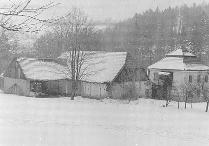 Kandlův mlýn u Prachatic, kam jezdíval i F.X. Šalda a Julius Zeyer,
v osmdesátých letech dvacátého století