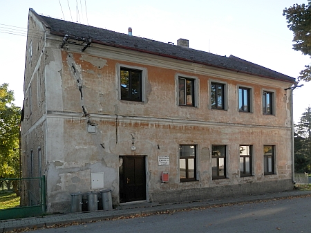 Jeho šumavská školní působiště: někdejší škola ve Slavkově (na snímku z roku 2015) a v Hodňově (2016) - budova školy na Kvildě, kde na Šumavě začínal, byla stržena v roce 1887 a v roce 1889 postavena nová