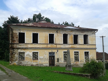 Jeho šumavská školní působiště: někdejší škola ve Slavkově (na snímku z roku 2015) a v Hodňově (2016) - budova školy na Kvildě, kde na Šumavě začínal, byla stržena v roce 1887 a v roce 1889 postavena nová